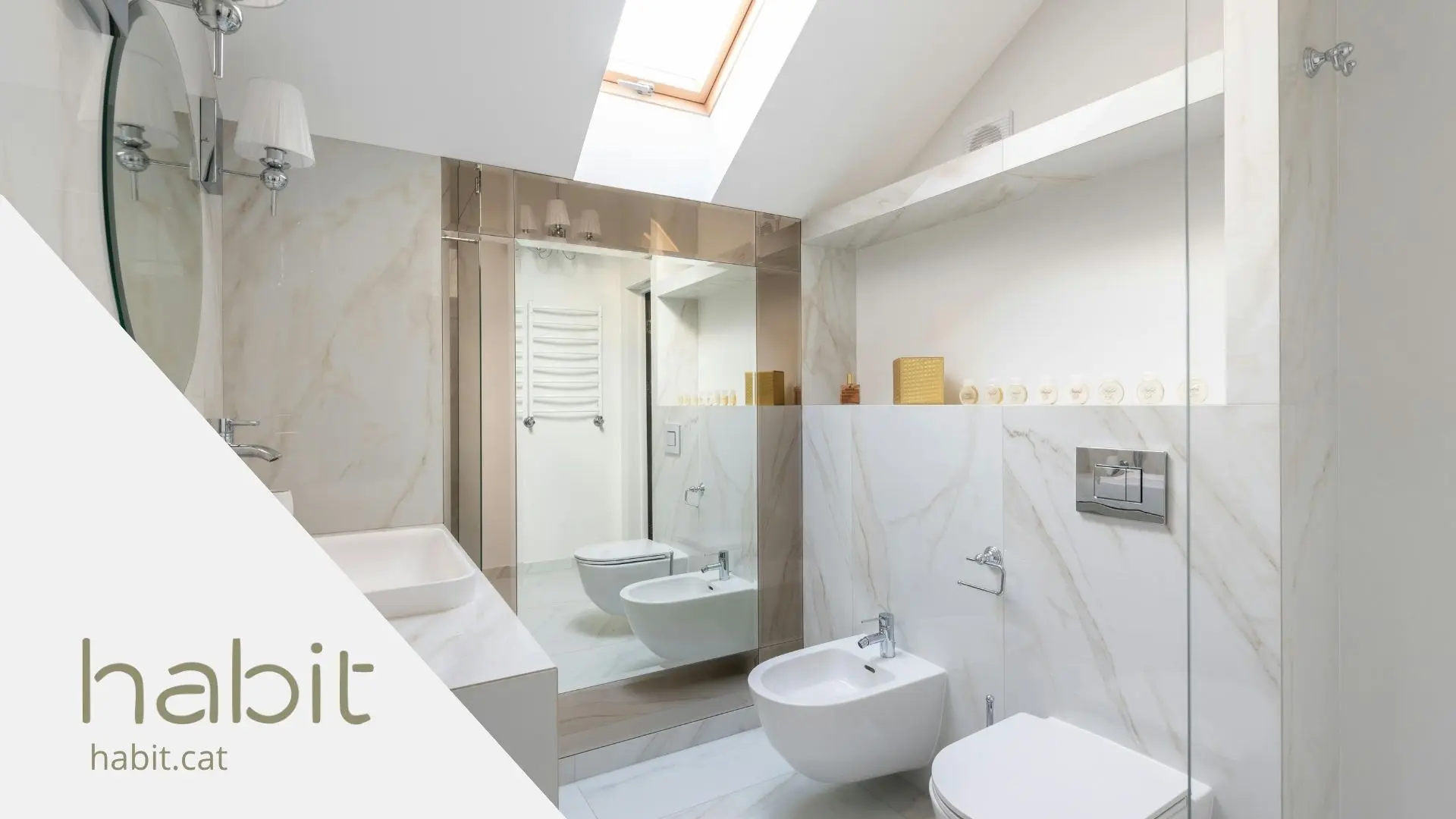 Baño sin azulejos blanco utilizado como fondo de un blog de Hubit